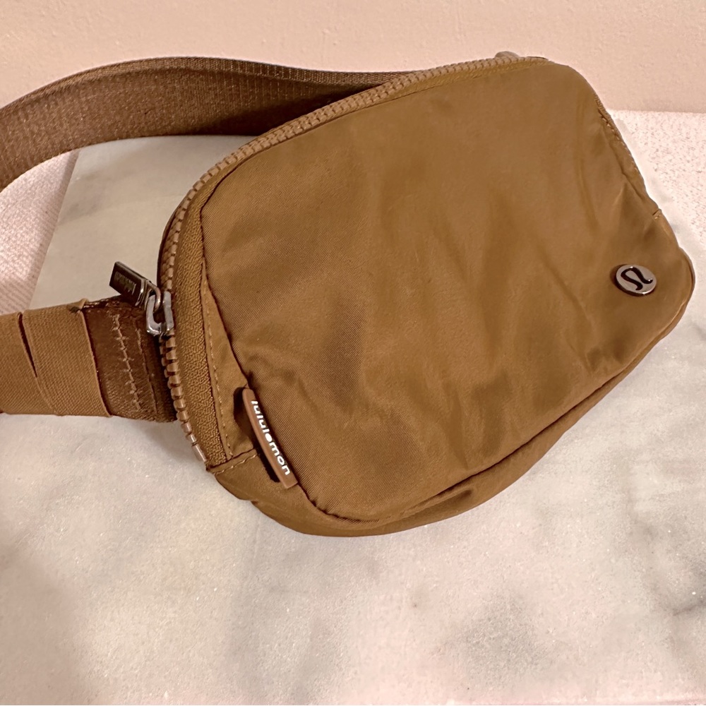 LULULEMON - Burnt Caramel Everywhere Belt Bag